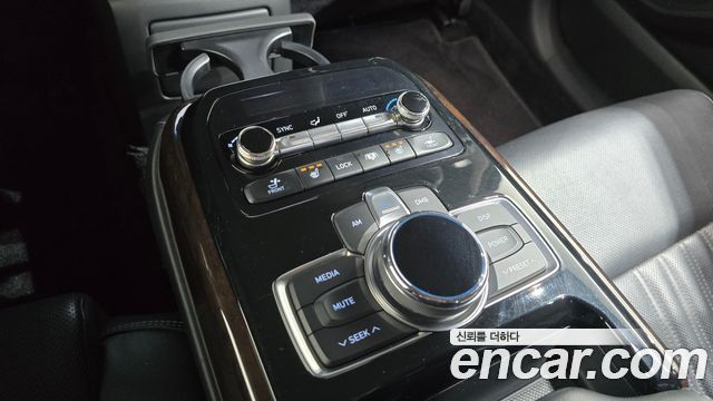 Genesis EQ900 2018 — photo 25