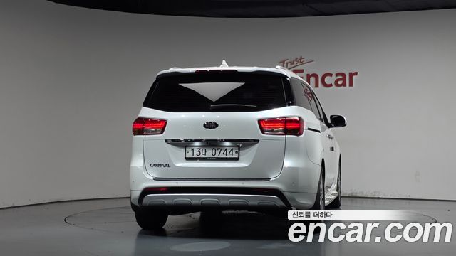 Kia Canival 2016 — photo 4