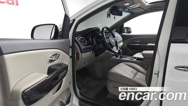 Kia Canival 2016 — photo 13