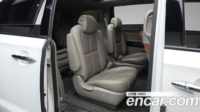 Kia Canival 2016 — photo 17