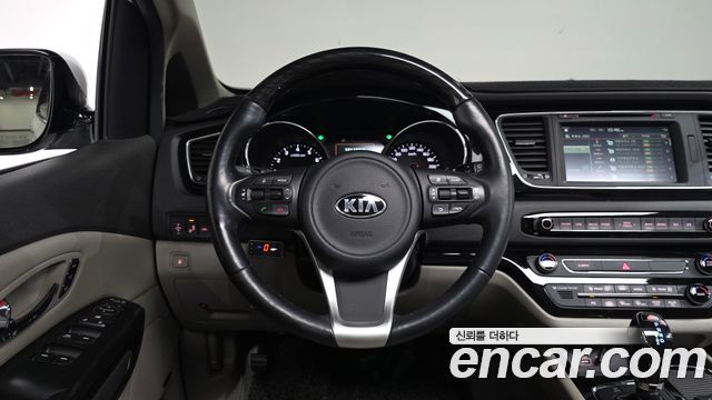 Kia Canival 2016 — photo 19