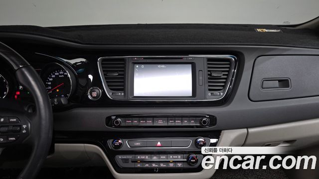 Kia Canival 2016 — photo 20
