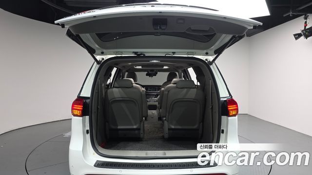 Kia Canival 2016 — photo 26