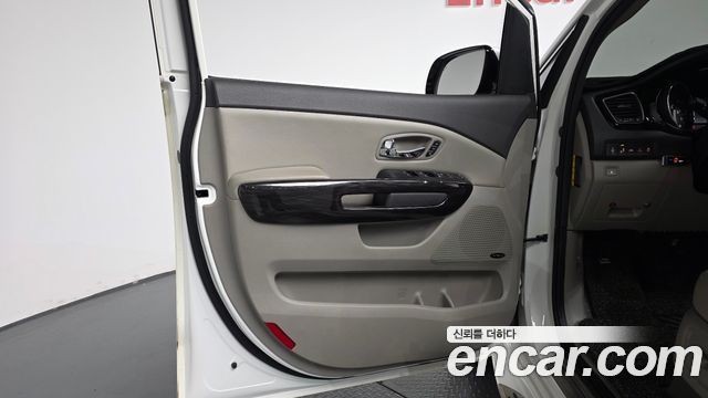 Kia Canival 2016 — photo 14