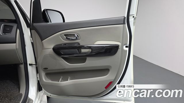Kia Canival 2016 — photo 15