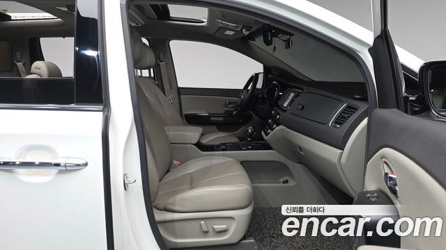 Kia Canival 2016 — photo 16