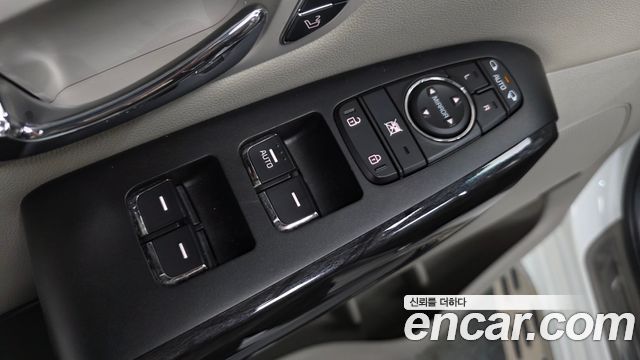 Kia Canival 2016 — photo 35
