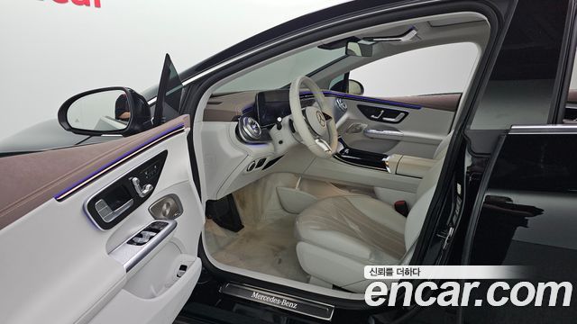 Mercedes-Benz EQE 2023 — photo 13