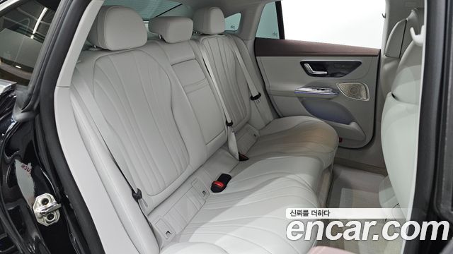 Mercedes-Benz EQE 2023 — photo 17