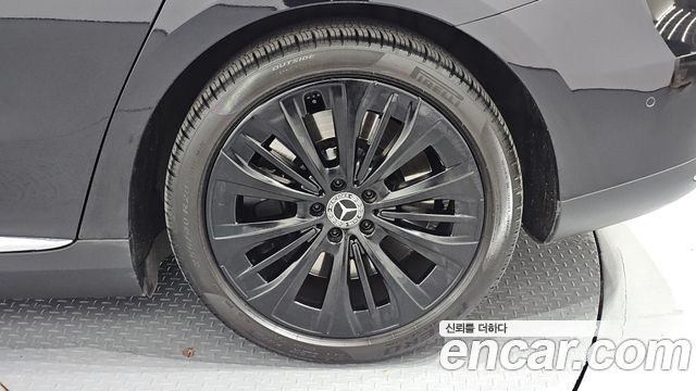 Mercedes-Benz EQE 2023 — photo 7