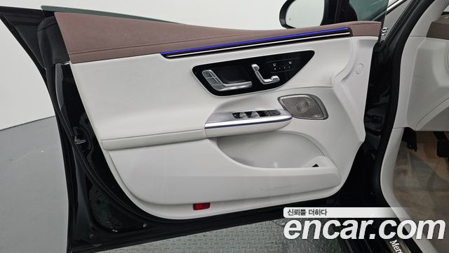 Mercedes-Benz EQE 2023 — photo 14