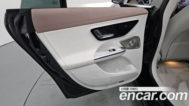 Mercedes-Benz EQE 2023 — photo 15