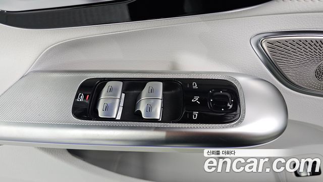 Mercedes-Benz EQE 2023 — photo 28
