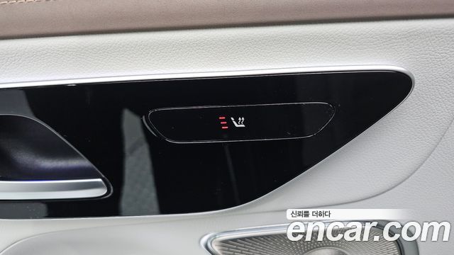 Mercedes-Benz EQE 2023 — photo 31