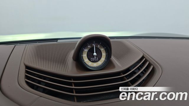 Porsche Taycan 2025 — photo 23