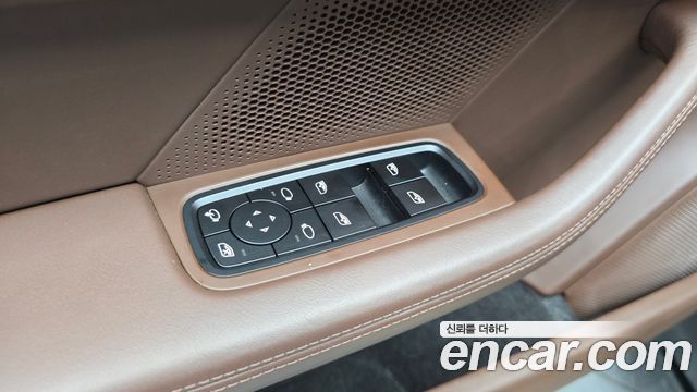 Porsche Taycan 2025 — photo 28