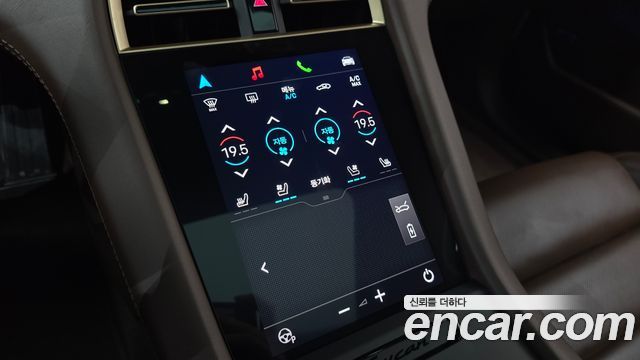 Porsche Taycan 2025 — photo 32