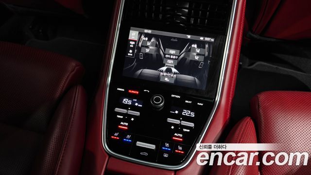 Porsche Panamera 2018 — photo 31