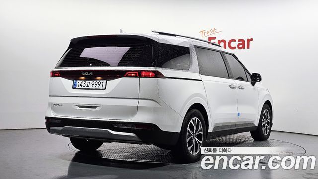 Kia Canival 2023 — photo 2