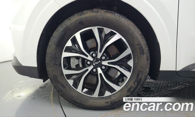 Kia Canival 2023 — photo 5