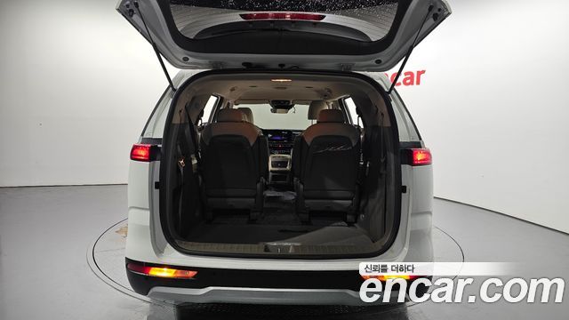 Kia Canival 2023 — photo 22