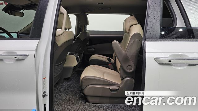 Kia Canival 2023 — photo 16