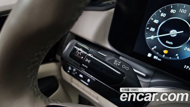 Kia Canival 2023 — photo 30