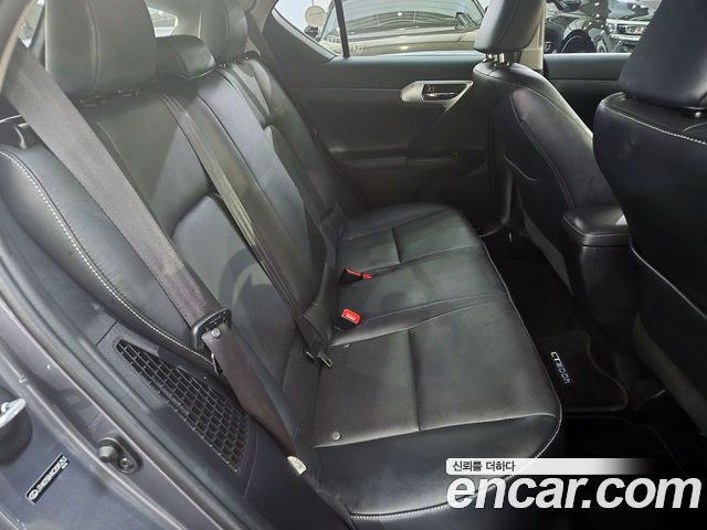 Lexus CT200h 2012 — photo 17