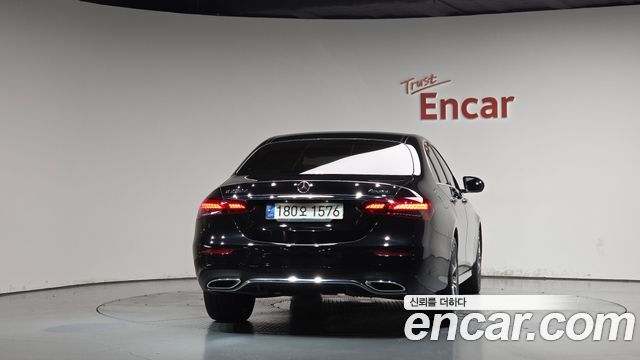 Mercedes-Benz E-Class 2021 — photo 4