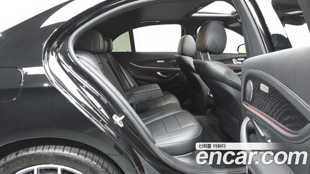 Mercedes-Benz E-Class 2021 — photo 12