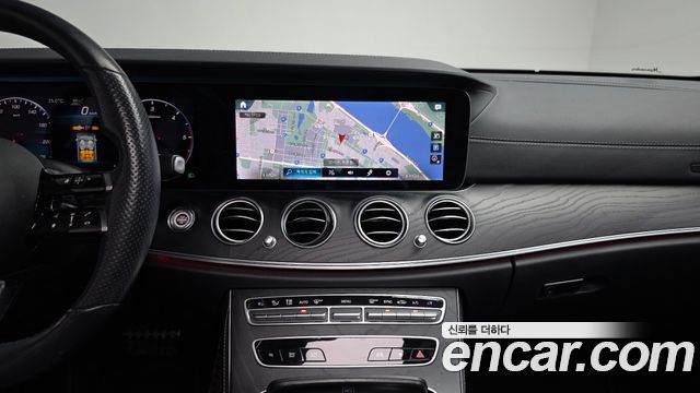 Mercedes-Benz E-Class 2021 — photo 14
