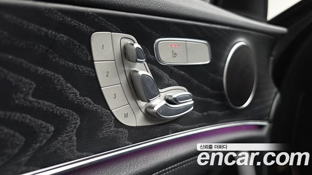 Mercedes-Benz E-Class 2021 — photo 19