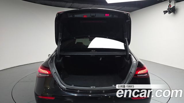 Mercedes-Benz E-Class 2021 — photo 20
