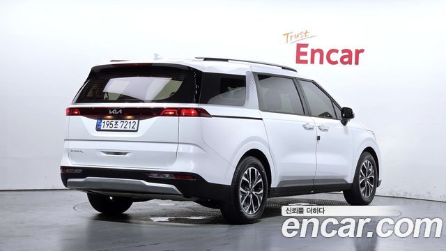 Kia Canival 2023 — photo 2