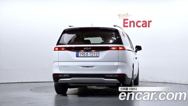 Kia Canival 2023 — photo 4