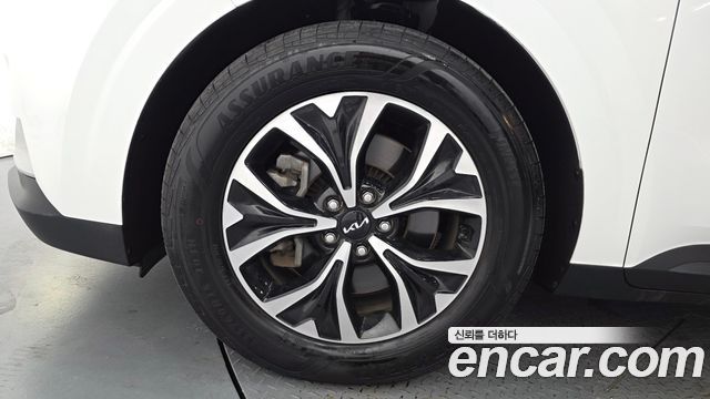 Kia Canival 2023 — photo 5