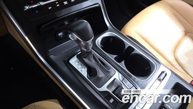 Kia Canival 2023 — photo 12