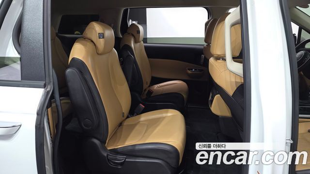 Kia Canival 2023 — photo 17