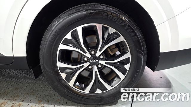 Kia Canival 2023 — photo 7
