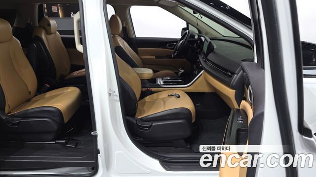 Kia Canival 2023 — photo 16