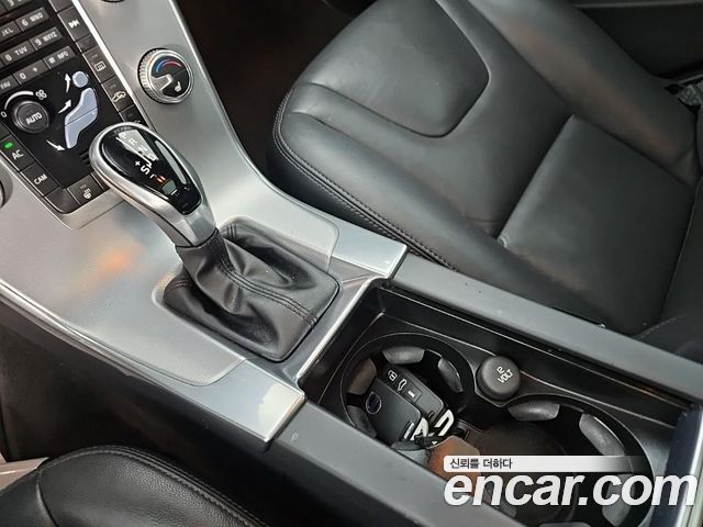 Volvo S60 2017 — photo 8