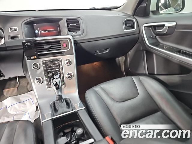 Volvo S60 2017 — photo 10