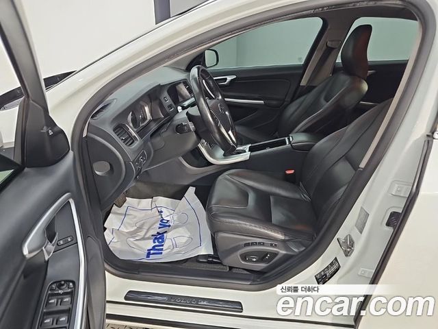 Volvo S60 2017 — photo 11