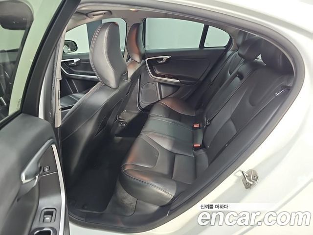 Volvo S60 2017 — photo 12