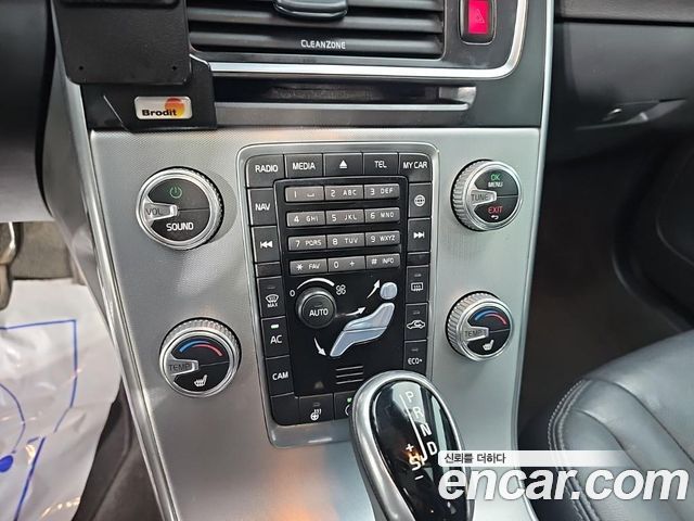 Volvo S60 2017 — photo 16