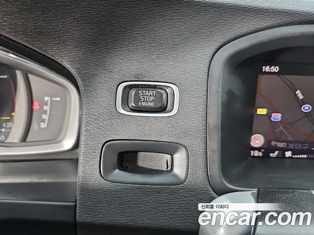 Volvo S60 2017 — photo 17