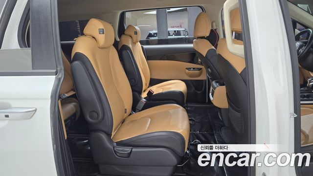 Kia Canival 2021 — photo 17