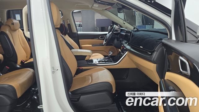 Kia Canival 2021 — photo 16