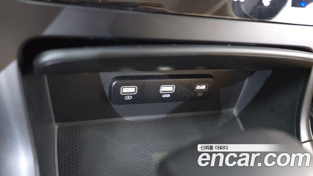 Kia Canival 2021 — photo 28