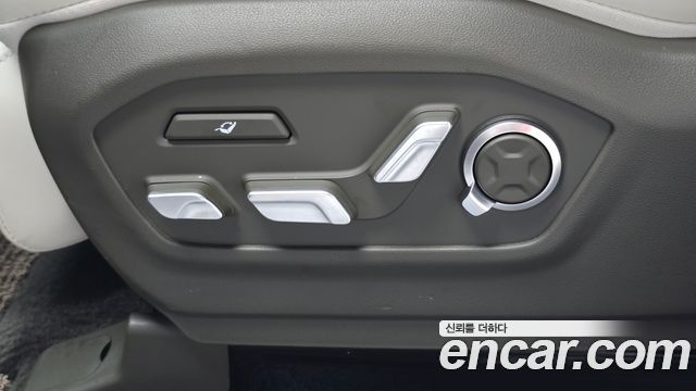 Hyundai Santafe 2025 — photo 31